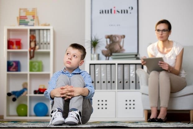 Un estudio realizado en Australia encontró que el riesgo genético de TDAH en los niños está fuertemente asociado con la edad materna temprana en el primer nacimiento, particularmente en mamás menores de 20 años.