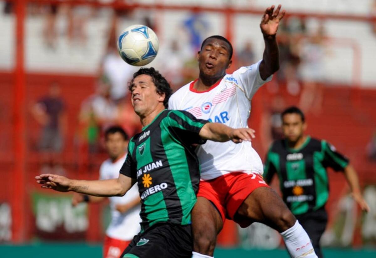 Argentinos superó 2-0 a San Martín en La Paternal