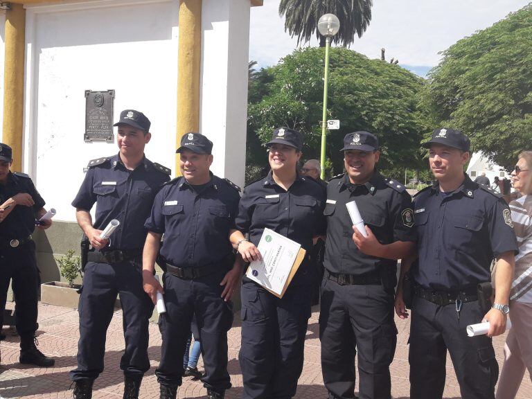 Acto de reconocimiento a policías