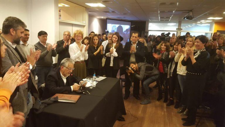 Alberto Rodríguez Saá durante el acto nombró a cada uno de los parajes.