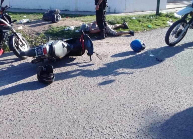 Llevaba mas de un kilo de marihuana en el baúl de su moto.