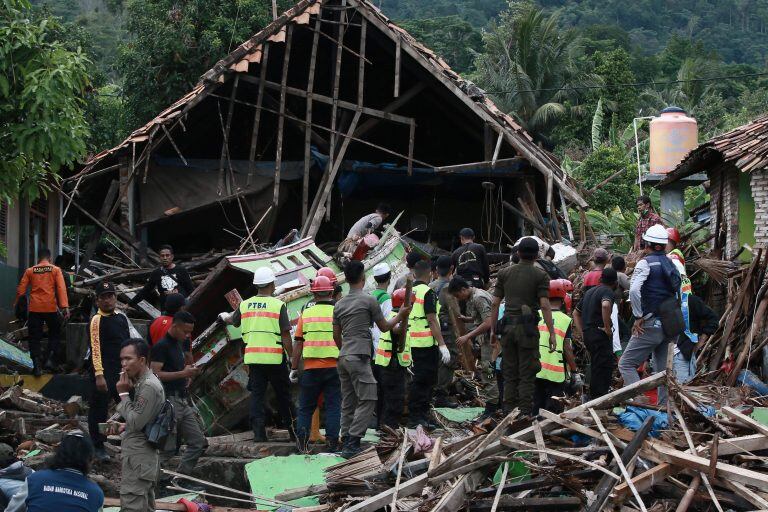 Las imágenes más terribles del tsunami en Indonesia (AFP)