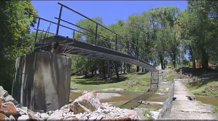 Pasarela sobre balneario Las Higueritas