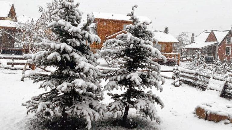 Nevó en plena primavera: Caviahue y  Copahue amanecieron totalmente cubiertas de hielo