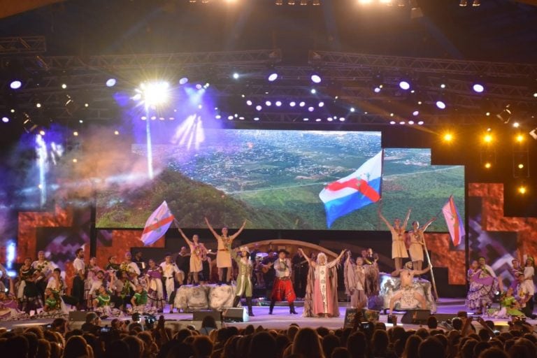 Cosquín ovacionó a la Delegación de La Rioja