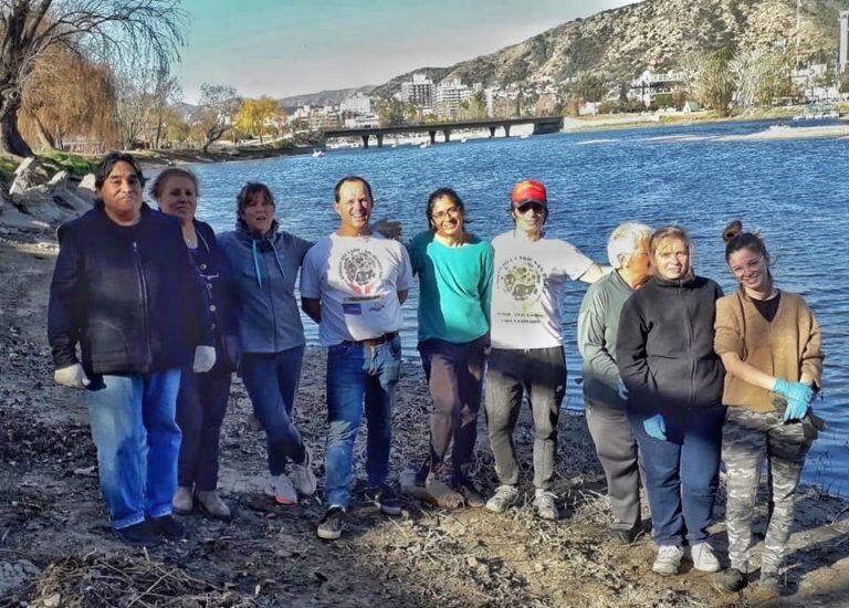 Jornada de limpieza en el lago San Roque