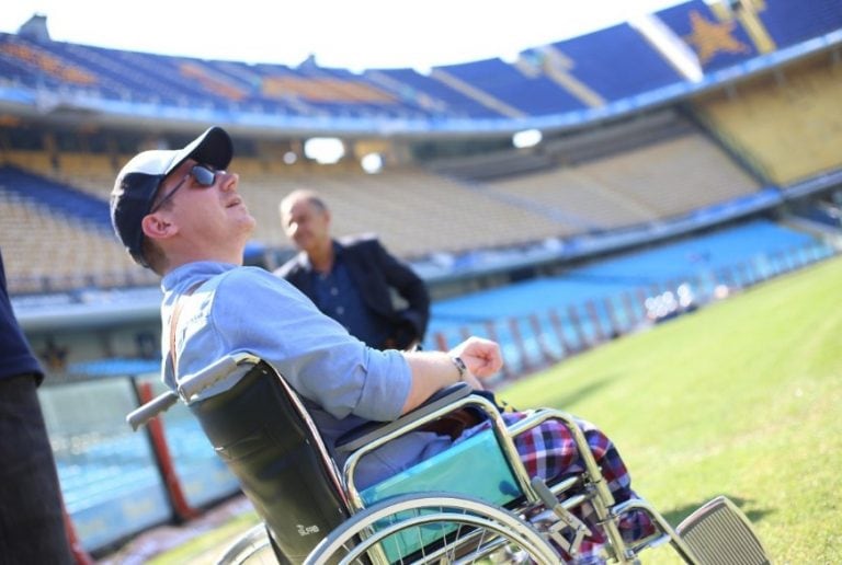 Christoffer Persson visitó la Bombonera (Clarín).