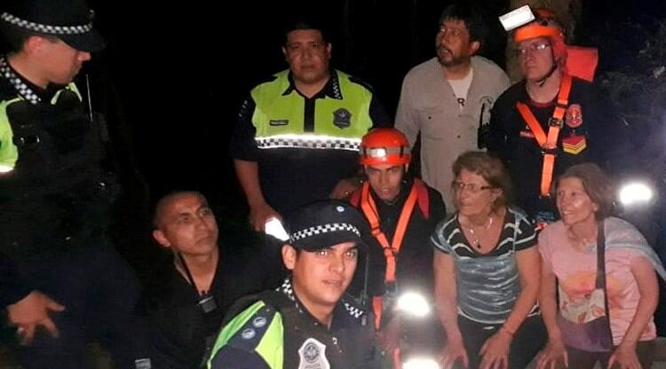 Momento del rescate de las dos turistas. (Foto: Secretaría de Estado y Comunicación Pública).