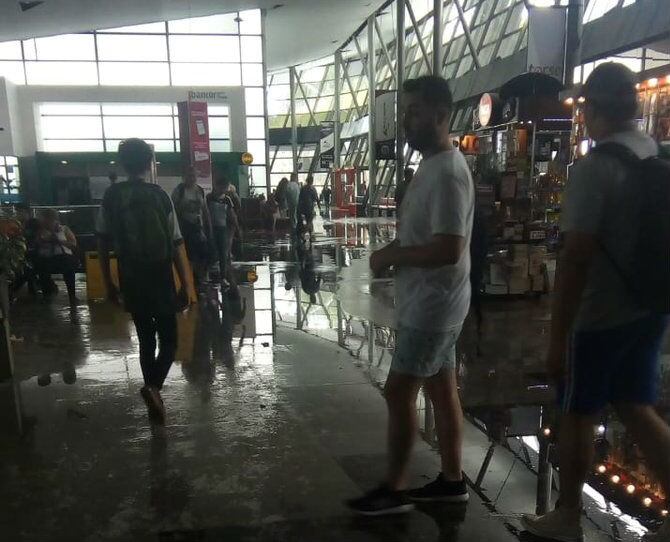 La Nueva Terminal inundada en la tarde de este miércoles.