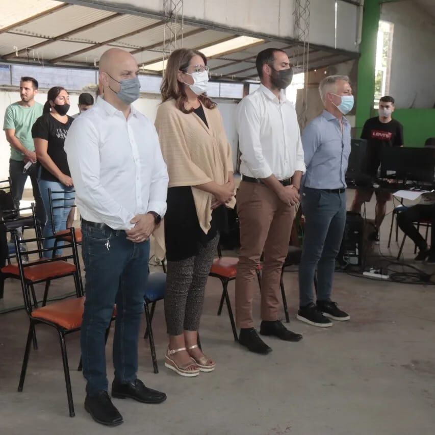 Autoridades presentes en el acto.