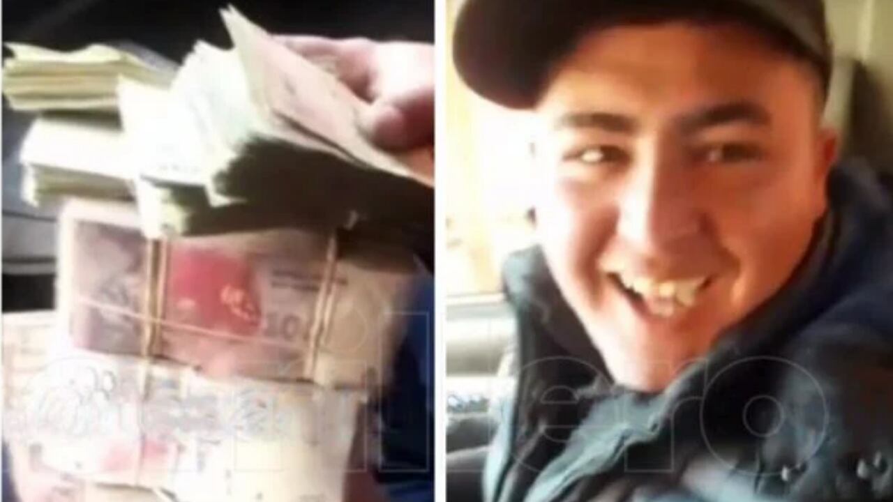 Delincuente celebrando con billetes en mano.