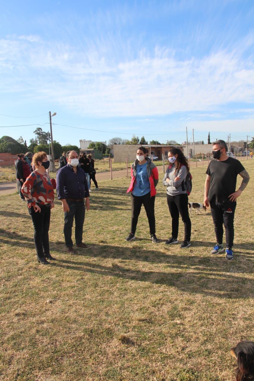 La Municipalidad entregó pintura y elementos deportivos a la Escuelita de Fútbol del Barrio Ranchos