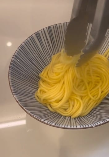 Lo mejor de dos mundos: cómo hacer ramen con los restos del asado del domingo