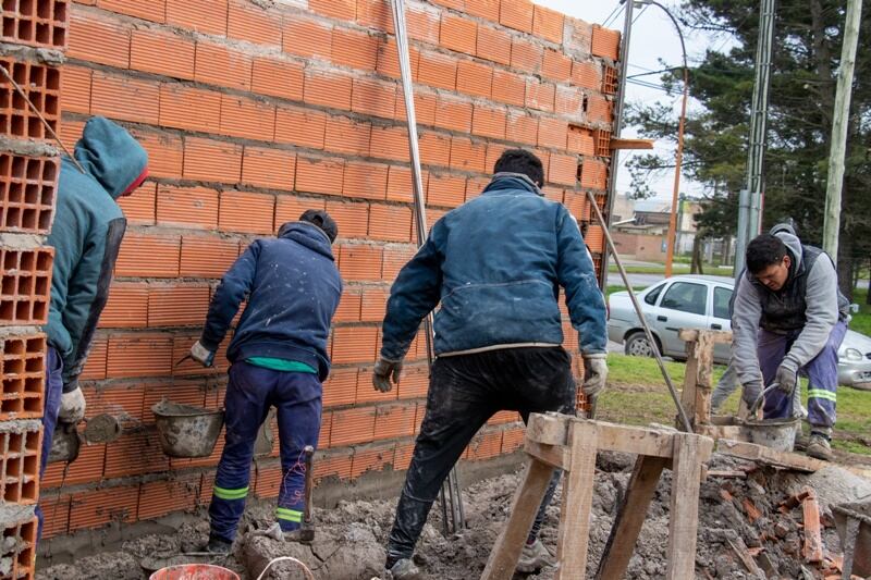 Sánchez recorrió la obra del Centro de Servicios Tecnológicos en el Parque Industrial