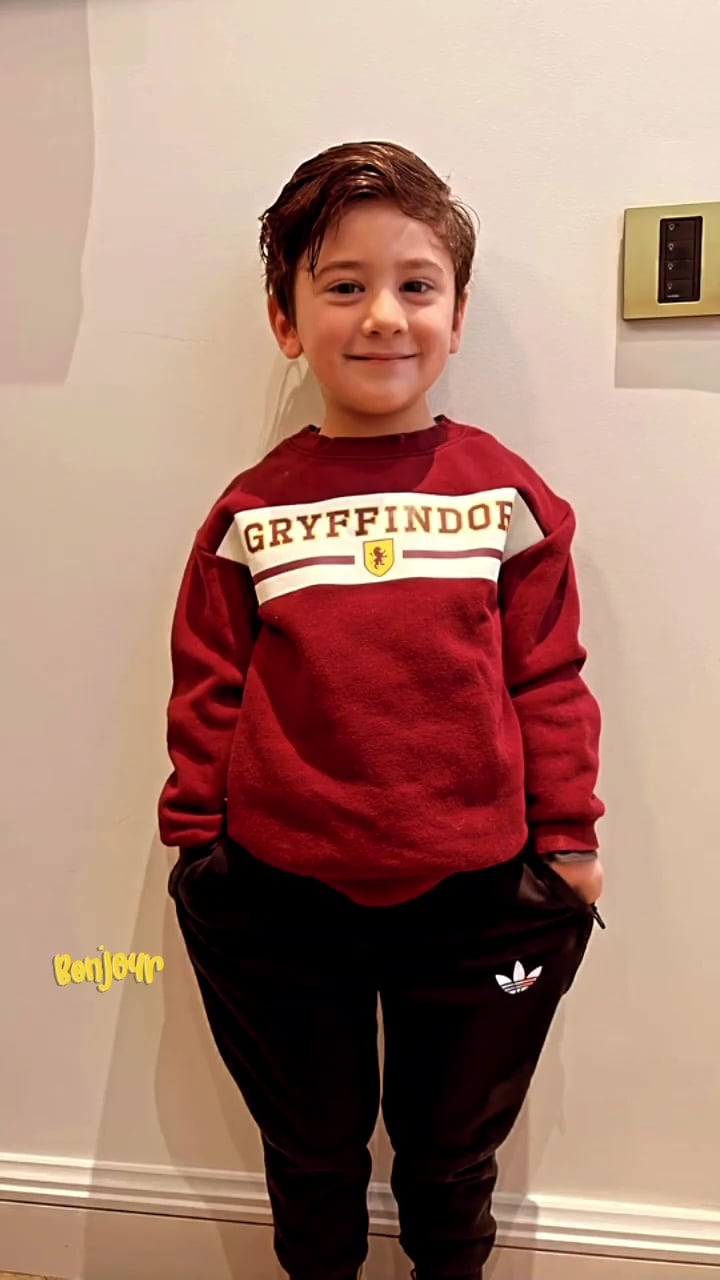 Ciro Messi posó con un buzo de Harry Potter y la casa Gryffindor.