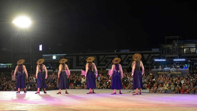 Grupo de Malambo Femenino salteño. (PreCosquín)