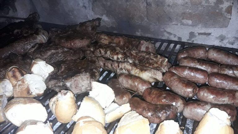 El jueves a la noche encontró a "Los Cumpitas" compartiendo un fenomenal asado.