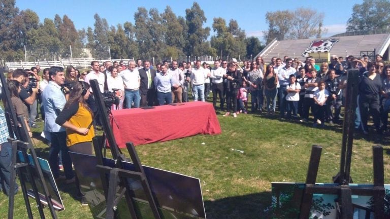 Anuncio de obras en el Sporting Club Victoria