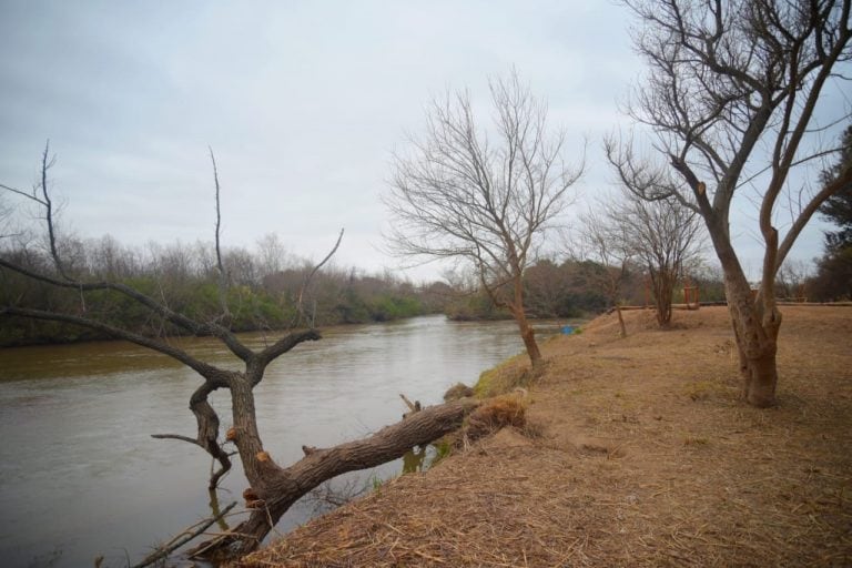 Desmalezado en el Balneario Municipal de Arroyito