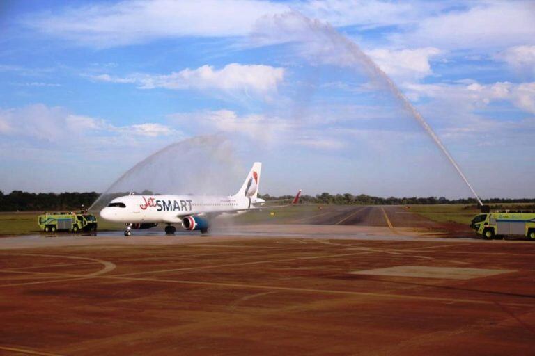 Llegó el primer vuelo de Jet Smart a Iguazú