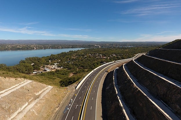 Se inaugura este lunes 8 la Autovia de Montaña, primer tramo, que tiene el puente sobre el Lago San Roque.