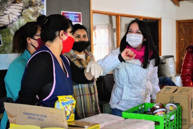 Entrega de alimentos donados por la Iglesia de Jesucristo de los SUD al Municipio para los comedores y merenderos de la ciudad