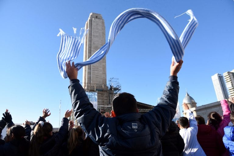 Quejas por el estado del Monumento a la Bandera