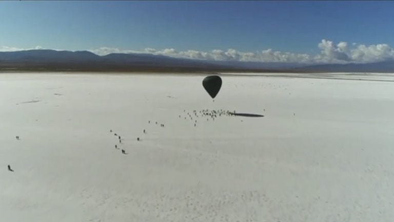 El proyecto "Vuela con Aerocene Pacha" tuvo como escenario las Salinas Grandes de Jujuy, poco antes de que se declarase la pandemia.