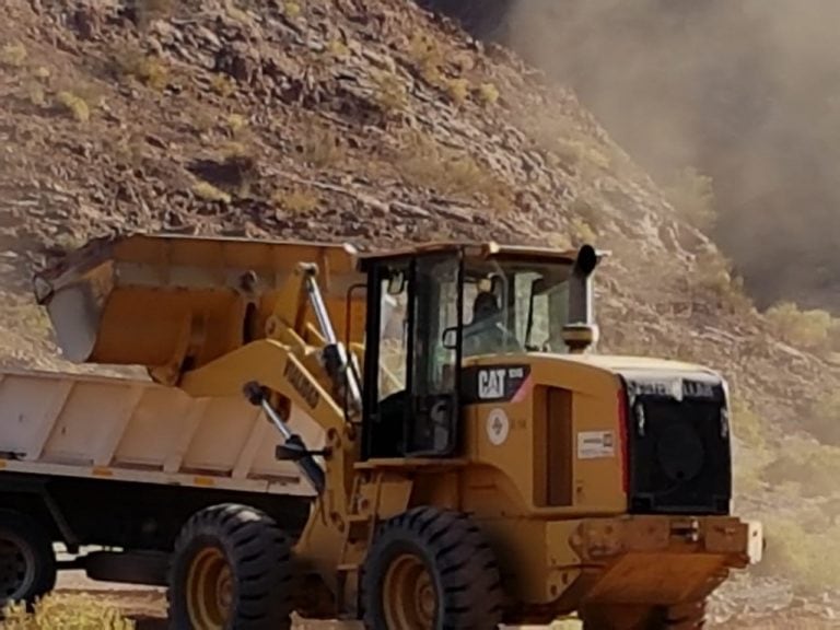 Avanzan obras viales en camino a Pircas Negras