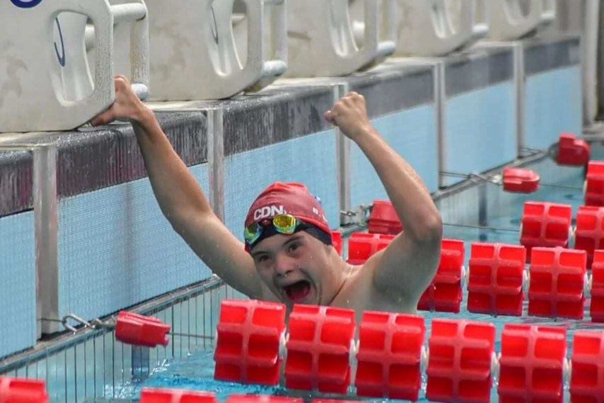 Compitió el mundial de Natación en Albufeira, Portugal y logró un 6° puesto, en 100 metros conbinados.