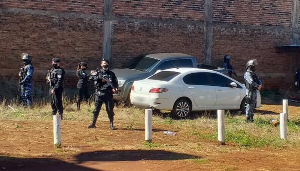 San Vicente: hallaron automóviles preparados para contrabando. Policía de Misiones