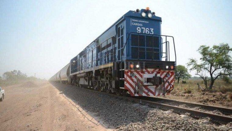 Cincuenta ladrones frenaron un tren y se llevaron varios elementos. (Archivo)