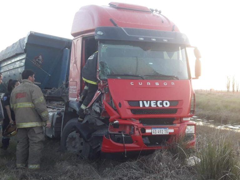 Dos camionetas y dos camiones chocaron en Ruta 3.