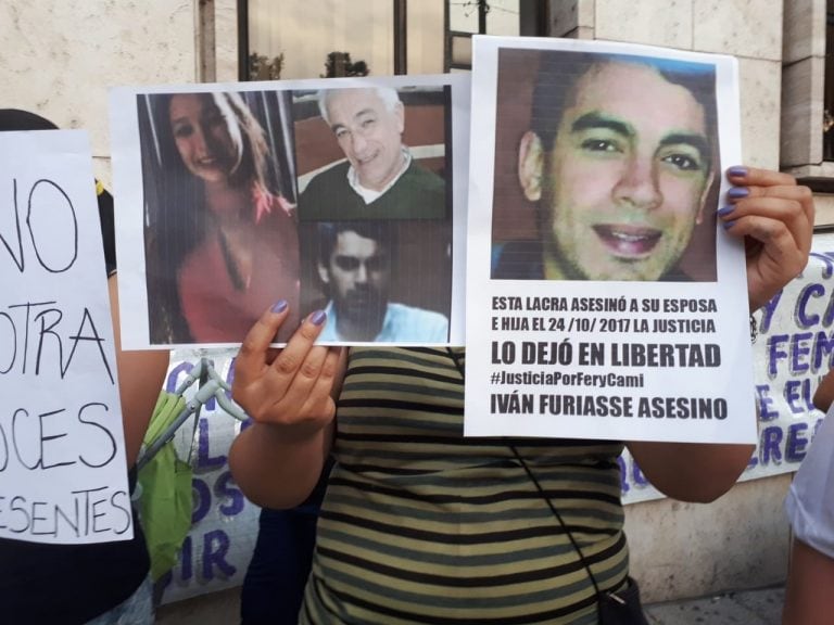 Reclamo de justicia de familiares de Fernanda Laconca (Vía Rosario)