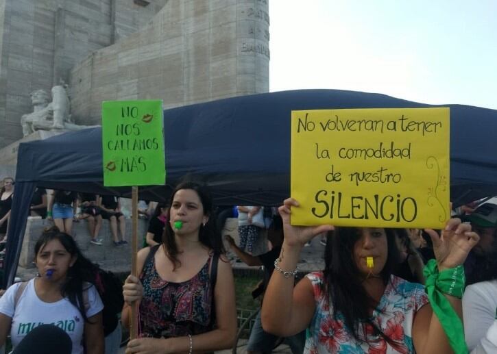 Silbatazo en el Monumento a la Bandera (@MumiYadanza)