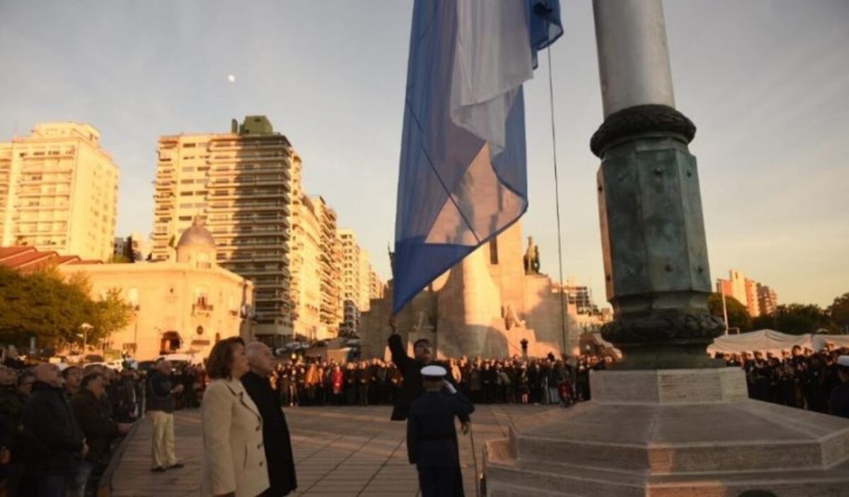 Lifschitz y Fein encabezaron los festejos por el Día de la Bandera en el Monumento
