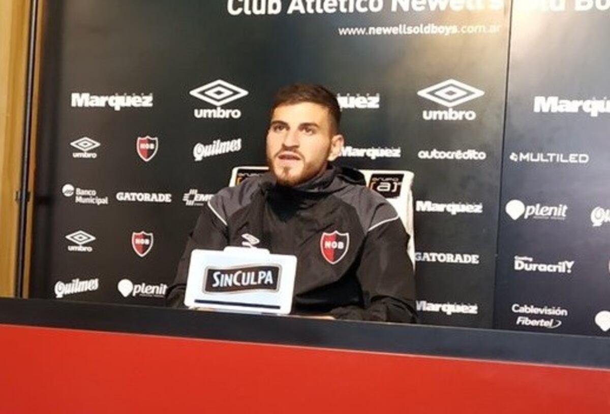 Julián Fernández fue presentado en Newell's: "Estoy contento de volver al fútbol argentino"