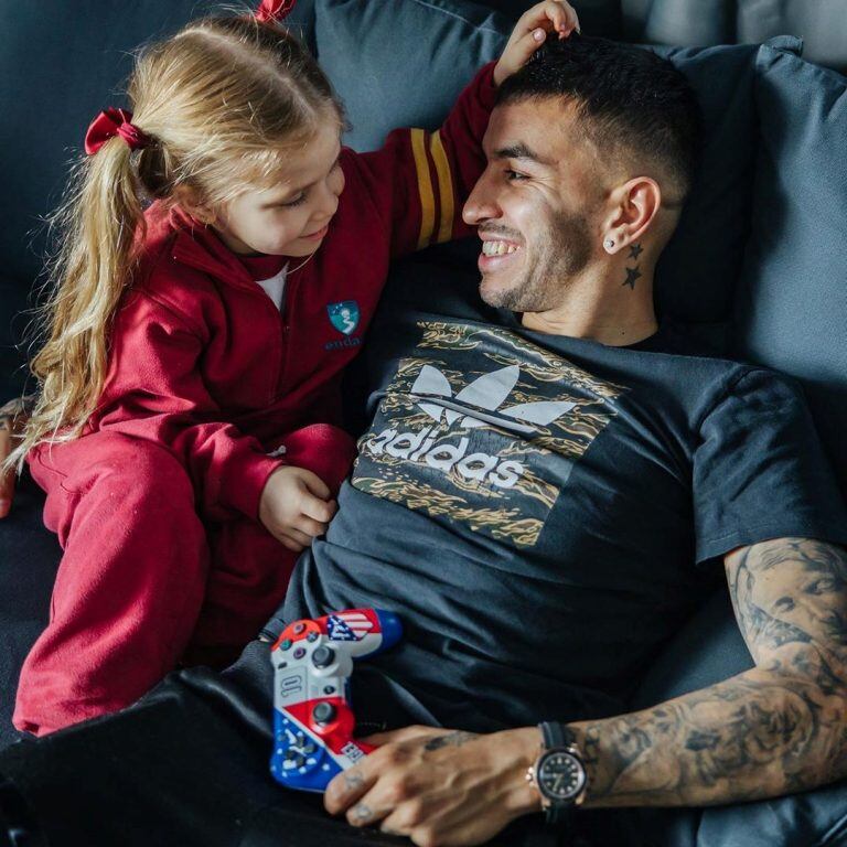 Ángel Correa y su hija Lola durante la cuarentena (Instagram)