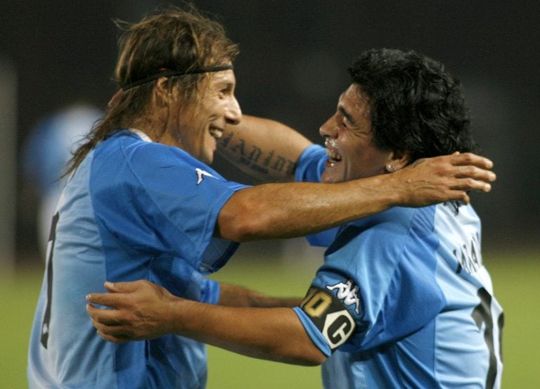 Diego Maradona y Claudio Caniggia durante un amistoso, en 2008. (Foto: David Mdzinarishvili/REUTERS)