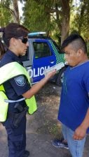 DYN02, BUENOS AIRES, 02/01/2017, EFECTIVOS DE LA POLICÍA DE LA PROVINCIA DE BUENOS AIRES INTERCEPTARON EN EL PRIMER DÍA DEL AÑO, A UN CONDUCTOR DE 22 AÑOS QUE MANEJABA ALCOHOLIZADO, SEGÚN  LA PRUEBA DE ALCOHOL DIO COMO RESULTADO 4,39 G/L, CASI DIEZ VECES 