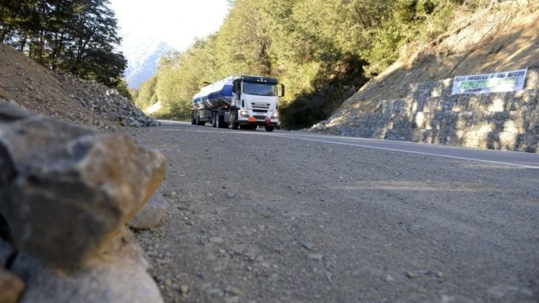 Advierten por presencia de hielo sobre la ruta 40 (Diario Río Negro).