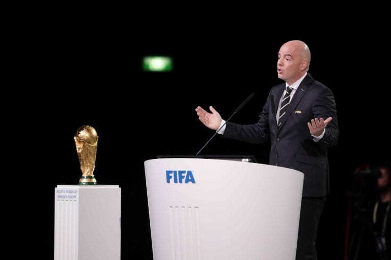 Infantino anunciando su reelección