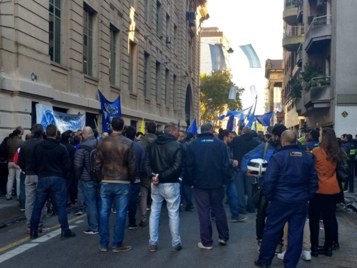 Trabajadores del Correo salieron a la calle para reclamar la apertura de la paritaria