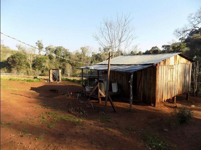 La casa donde vivía la mujer asesinadajunto a sus sus hijos en el paraje Terciados Paraíso de San Pedro. (WEB)