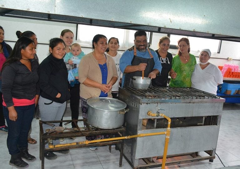 Taller de cocina solidaria en Río Cuarto.