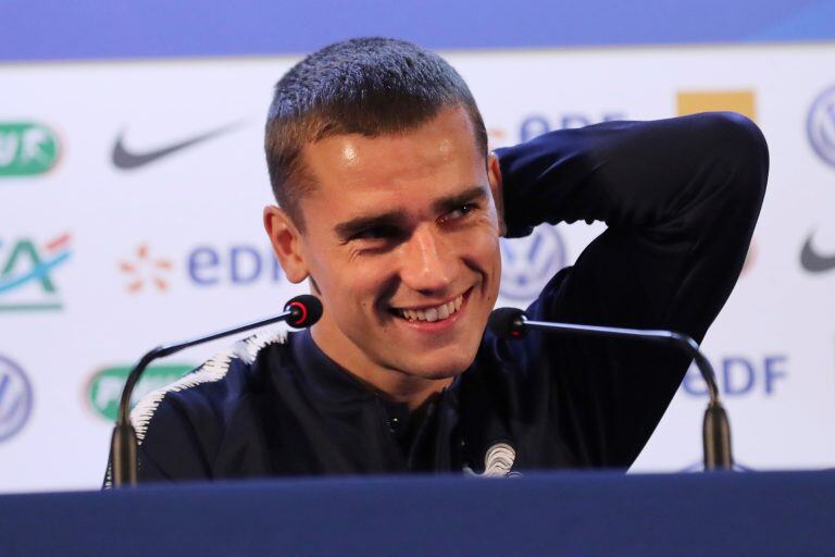 La reacción de Antoine Griezmann en la conferencia de prensa. Foto: AP Photo/David Vincent.