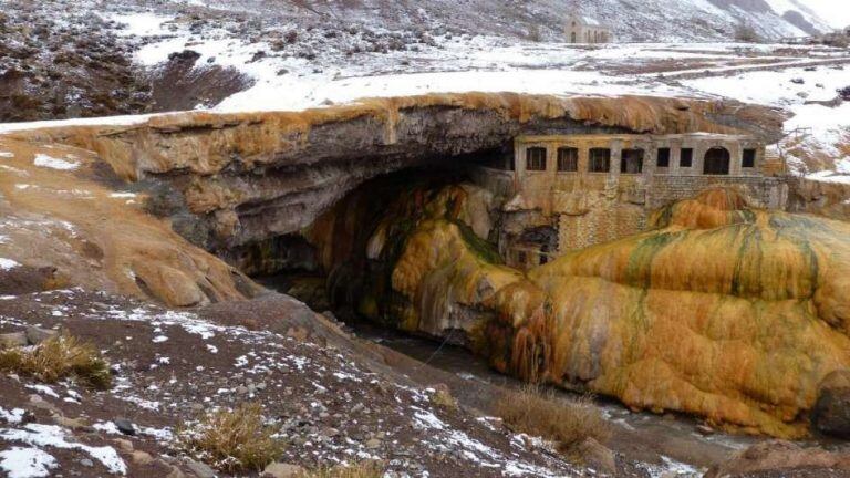 Puente del Inca es un monumento natural.