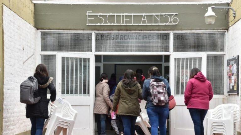 Escuela N° 56 del Barrio Belgrano funciona sin calefacción y con ratones. Cortesía Agustín Martinez.