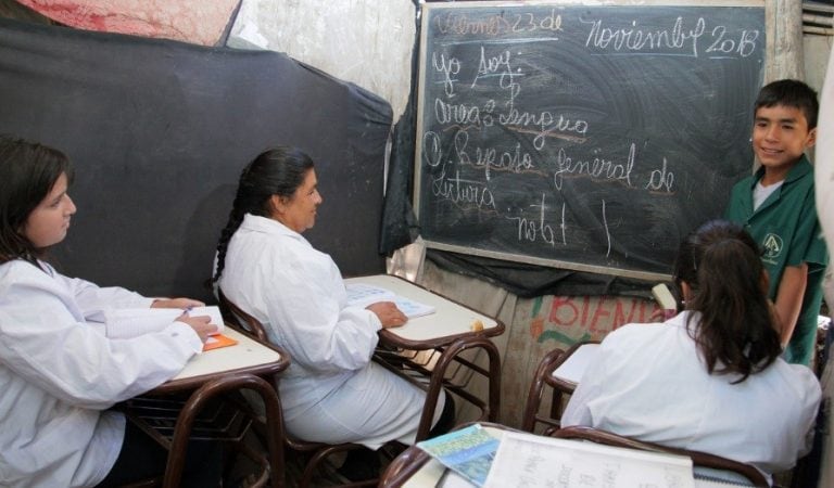 Nico da clases de 14 a 18, todos los días (Delfo Rodriguez/Clarín)