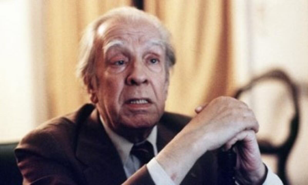 Tristeza y nostalgia: el viento provocó la caída de un mítico árbol que plantó Borges